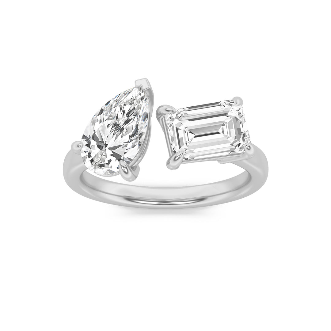 3Cttw Emerald Shaped Lab Grown Diamond (F/VS) Toiet Moi Fashiion Ring in 14K Gold