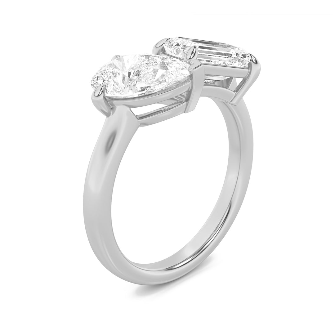 3Cttw Emerald Shaped Lab Grown Diamond (F/VS) Toiet Moi Fashiion Ring in 14K Gold
