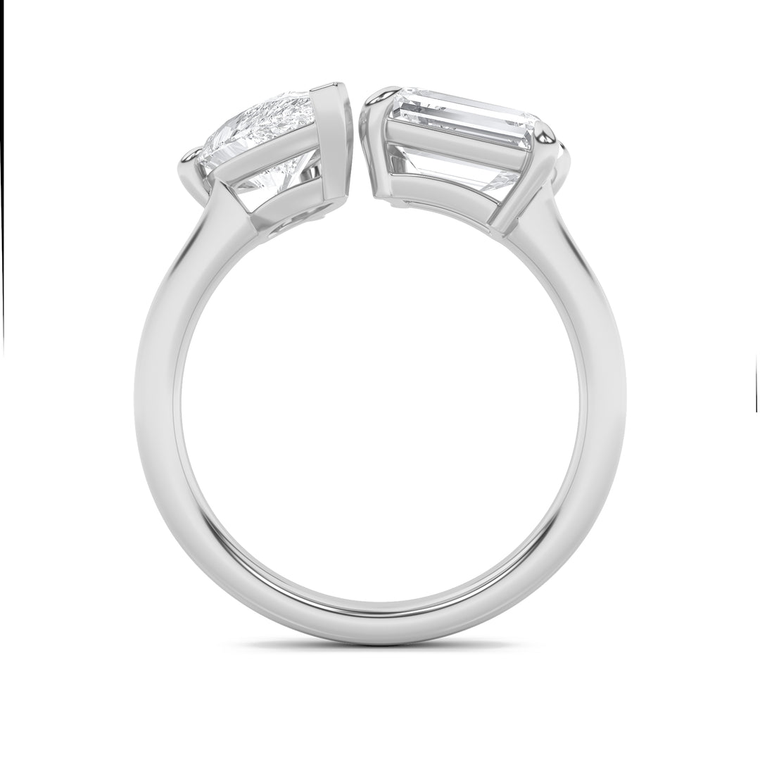 3Cttw Emerald Shaped Lab Grown Diamond (F/VS) Toiet Moi Fashiion Ring in 14K Gold