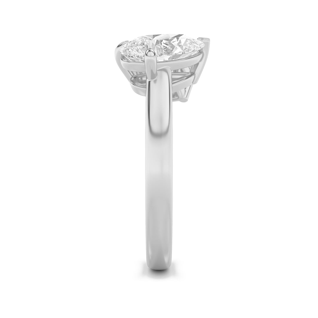 3Cttw Emerald Shaped Lab Grown Diamond (F/VS) Toiet Moi Fashiion Ring in 14K Gold