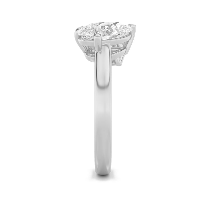 3Cttw Emerald Shaped Lab Grown Diamond (F/VS) Toiet Moi Fashiion Ring in 14K Gold
