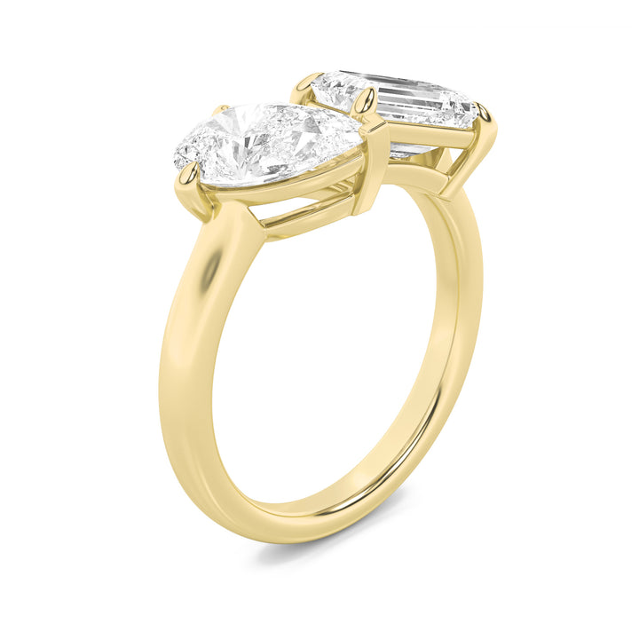3Cttw Emerald Shaped Lab Grown Diamond (F/VS) Toiet Moi Fashiion Ring in 14K Gold