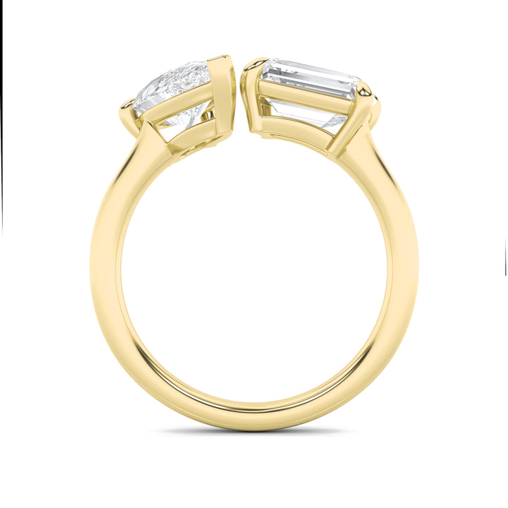3Cttw Emerald Shaped Lab Grown Diamond (F/VS) Toiet Moi Fashiion Ring in 14K Gold