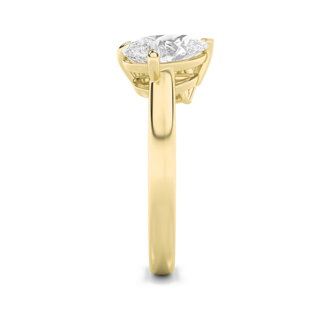 3Cttw Emerald Shaped Lab Grown Diamond (F/VS) Toiet Moi Fashiion Ring in 14K Gold