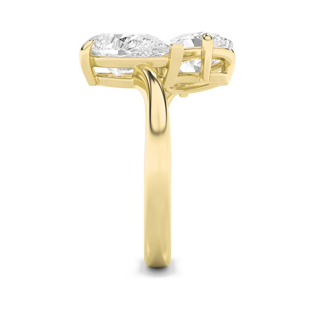 3Cttw Oval Shaped Lab Grown Diamond (F/VS) Toi etMoi Fashiion Ring in 14K Gold